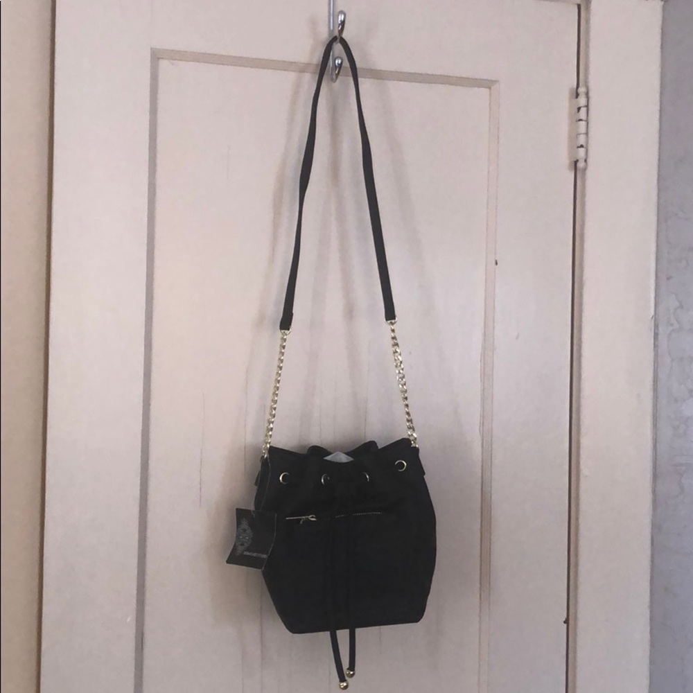 Signature studio bucket bag/Crossbody